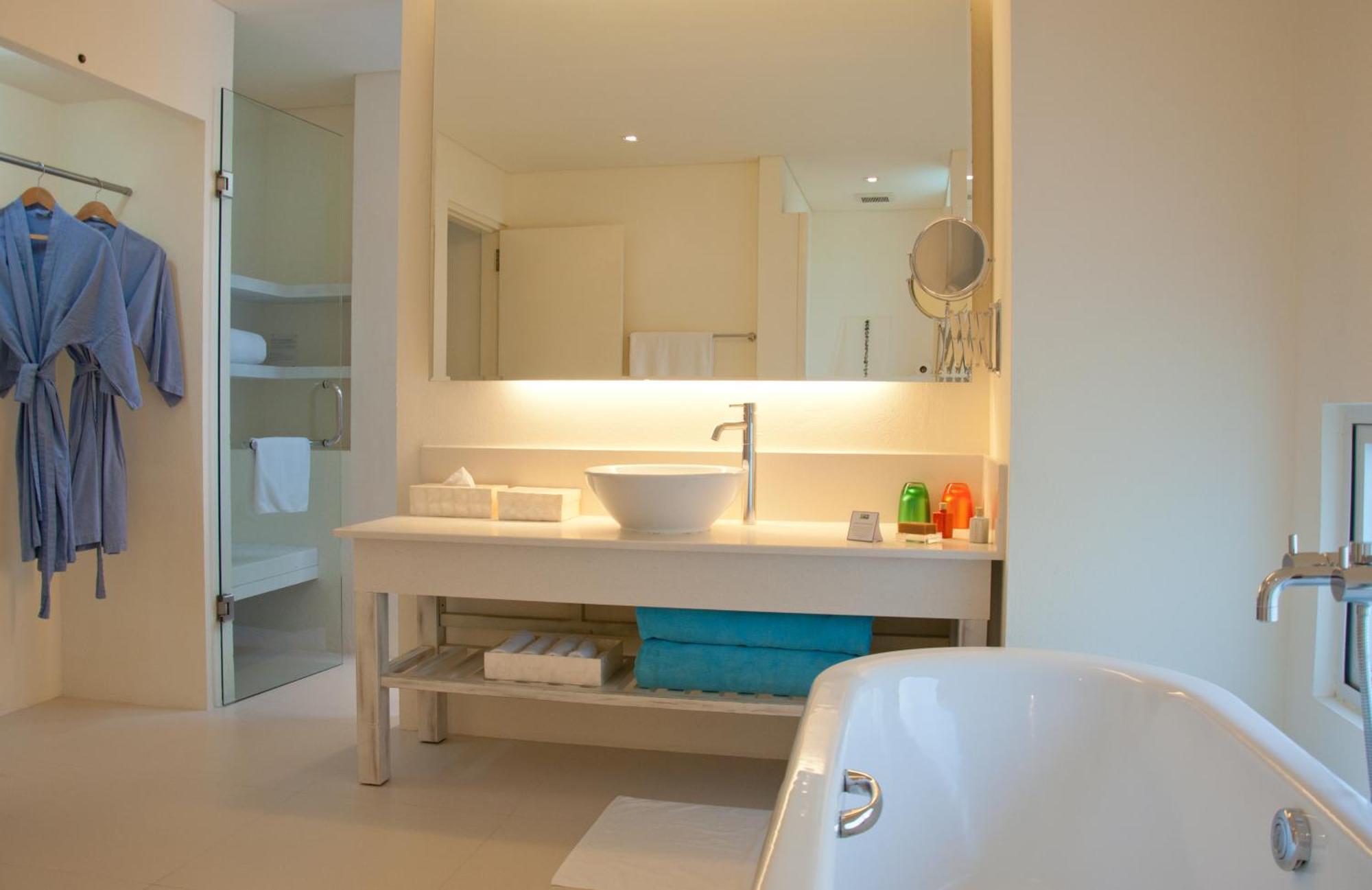 Villa 3 Chambres sur l'Eau avec Piscine